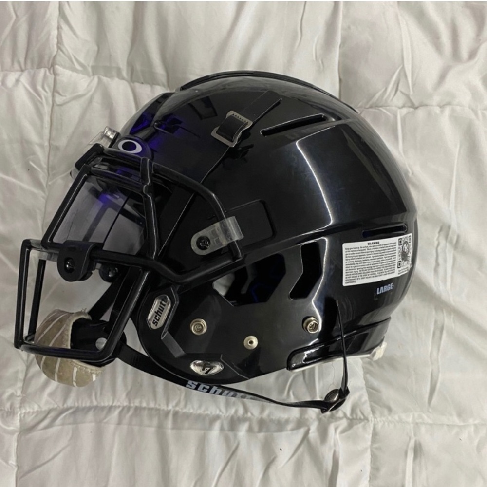 F-7 black helmet keep the visor
